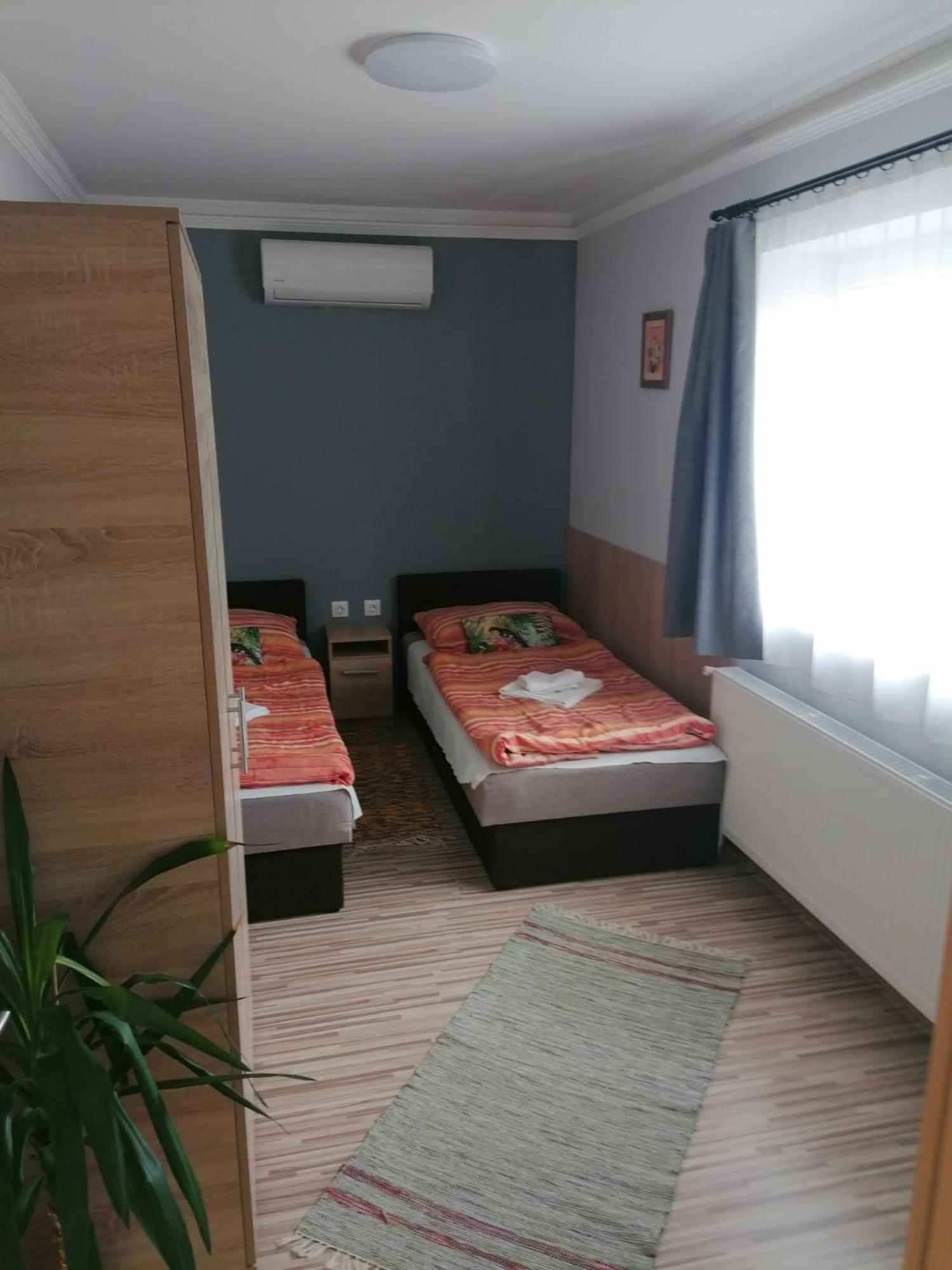 Aba-Boebe Vendeghaz Apartment Zalaszentivan Bagian luar foto